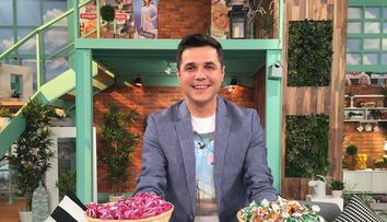 Il vezi mereu la TV, dar nu stiai ca are o sotie atat de frumoasa. Cum arata jumatatea lui Cove