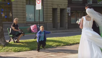 Mirele si mireasa se pregateau pentru o sedinta foto. Farsa care i-a lasat fara cuvinte pe cei care se relaxau in parc