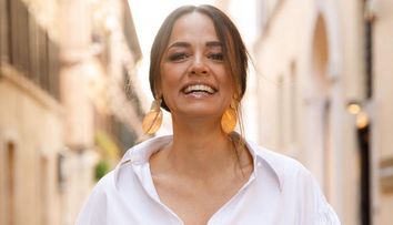 Andreea Raicu, în ipostaze sexy la împlinirea vârstei de 46 de ani! Vedeta s-a fotografiat într-un costum de baie minuscul
