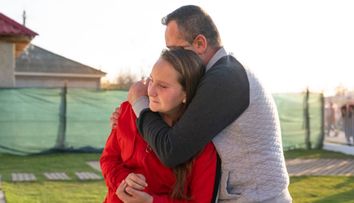 Relația tată-fiică a fost una dificilă în familia Dejica. Dragoș Bucur le-a făcut o surpriză