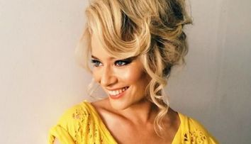 Adevarul despre chipul uneia dintre cele mai frumoase femei din Romania. Cum arata Laura Cosoi intr-o zi obisnuita, atunci cand nu se afla in lumina reflectoarelor