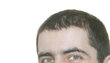 Motanul lui Cristian Leonte vorbeste la telefon