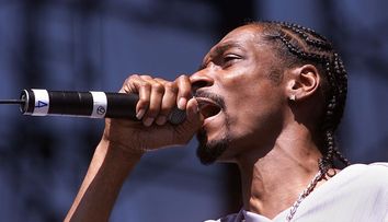 Snoop Dogg și-a lansat un nou videoclip. Niște români l-au ajutat