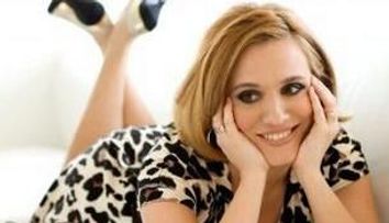 Andreea Esca, scoasa din orice „incurcatura” vestimentara de rochia neagra VIDEO!
