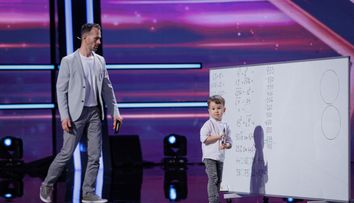 Povestea incredibilă a lui Albert Pascotescu, copilul-geniu care i-a uluit pe jurații de la Românii au talent! Carmen Tănase: „Eu mă aflu în fața unui fenomen. M-a lăsat cu gura căscată!”