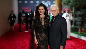 Zvonuri de divorț la Hollywood: Catherine Zeta-Jones își trăiește a doua tinerețe, iar Michael Douglas se teme că o va pierde definitiv la 81 de ani