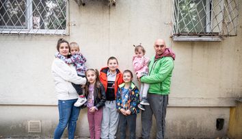 O familie greu încercată primește darul unui nou început, în ultima ediție a sezonului Visuri la cheie! „Vă propun să aducem spiritul sărbătorilor de iarnă și al Crăciunului într-o familie de șapte – doi părinți și cinci copii care au rămas fără nimic”