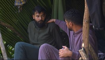 Robert Moscalu nu-și poate stăpâni lacrimile după ce Andrei Ciobanu povestește despre decesul mamei sale. Drama prin care au trecut cei doi concurenți de la Survivor All Stars