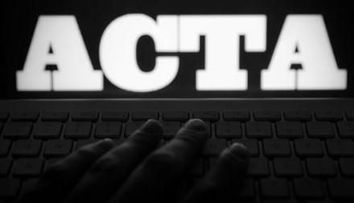Protest fara precedent in Romania impotriva ACTA, legea care cenzureaza internetul: 72.000 de romani au anuntat ca ies in strada!