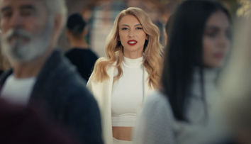 VIDEO Andreea Bălan, primul clip muzical alături de fiicele ei și ale lui George Burcea