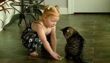 Isla, fetița de 2 ani cu super IQ. A rezolvat un test de inteligență cu un punctaj de 99% și a ajuns să fie cea mai tânără membră Mensa