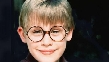 Macaulay Culkin arata din ce in ce mai bine. Desi este in continuare foarte slab, pare mult mai sanatos: FOTO