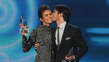 Putini se mai asteptau! Cu cine a fost vazuta Nina Dobrev la scurt timp dupa despartirea de Austin Stowell