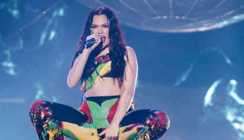 Jessie J a pozat fără sutien într-o cameră de hotel. Ce mesaj a avut iubita lui Channing Tatum