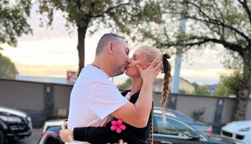 Andreea Bănică și soțul, la fel de pasionali după 28 de ani împreună. Cum arătau la începutul relației