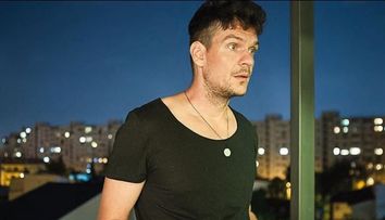 Tudor Chirilă a oprit spectacolul din cauza unei fane: ”Nu puteam vorbi în același timp cu remarcile ei de popcorn”