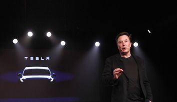 Elon Musk a lansat Tesla Cybertruck! Vezi cum arată mașina viitoului și ce preț are