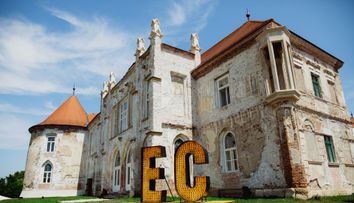 Începe Electric Castle 2024! Tot ce trebuie să știi despre festivalul care are loc pe domeniul Bánffy din Bonțida