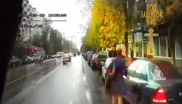 Uita de alarma! Fa-i o cruce masinii inainte sa pleci si sigur este pazita!