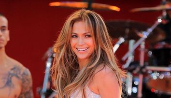 Jennifer Lopez, intr-o rochie minuscula care de abia i-a acoperit celebrul posterior. Ce au surprins paparazzii