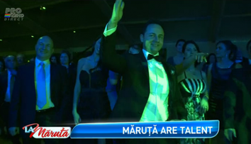 Talentul e molipsitor? Catalin Maruta si-a demonstrat abilitatile muzicale, sub privirile ingrozite ale Andrei. Reactia amuzanta a cantaretei