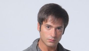Radu Valcan: „In liceu am fost gata sa dau foc scolii cu o fumigena”. Afla 14 lucruri pe care nu le stiai despre vedeta
