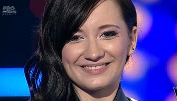 Fata cu saxofonul: Si sexy, si talentata. A renuntat la straiele populare si a aratat de ce este in stare