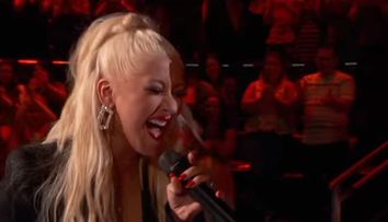 Concurentul care a impartit scena cu Christina Aguilera, inca de la auditii. Un duet care trebuie ascultat