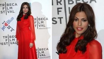 GALERIE FOTO: Eva Mendes i-a lasat pe toti cu gura cascata la lansarea ultimului ei film! Vezi ce tinuta a purtat!