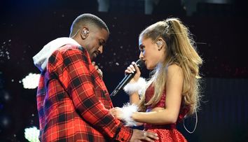 Imaginile pe care iubitul ei nu si-a dorit sa le vada. Ariana Grande si Justin Bieber, gesturi tandre pe scena