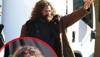 Hugh Jackman, unul dintre cei mai atragatori actori de la Hollywood, arata ca un om al strazii la filmarile pentru 