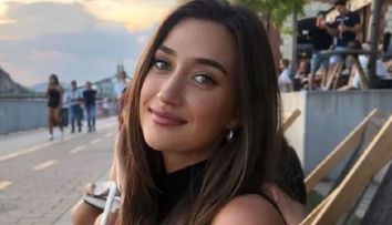 O influenceriță de 32 de ani, găsită moartă într-o piscină naturală! Zăcea fără viață de cel puțin trei săptămâni: „Singurele indicii...”. Detaliile șocante descoperite de anchetatori