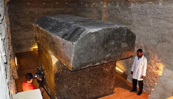 Misterul celor 24 de sicrie extraterestre descoperite aproape de Marea Piramidă din Giza