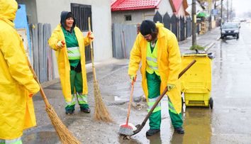 Șef sub acoperire. Managerul unei companii de salubritate, din birou la munca de jos