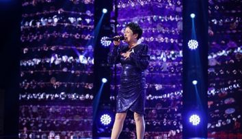Românii au talent 2023: Nicoleta Șerban, vânzătoarea care a uimit juriul cu timbrul ei, care amintește de Gabi Luncă