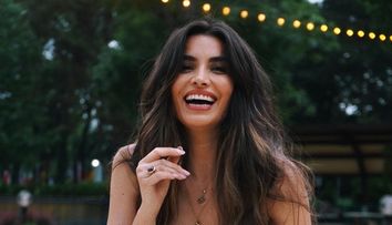 Lili Sandu, dezlănțuită de ziua ei. Fanele, uimite să afle ce vârstă are! Câți ani i-au dat: 