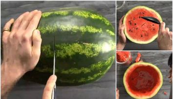 A taiat in doua un pepene si apoi a scobit jumatatile. Finalul, o idee fantastica pentru zilele fierbinti de vara