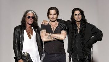 Raspunde ultimei provocari lansate de Alice Cooper si castiga bilete la concertul Hollywood Vampires. Intra in concurs