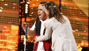 Un tânăr de 22 de ani, orb și autist, a luat Golden Buzz-ul la America's Got Talent. Vezi momentul spectaculos