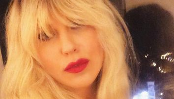 Corina Bud, din ce in ce mai indrazneata. Ipostaza sexy care i-a luat prin surprindere pe fani
