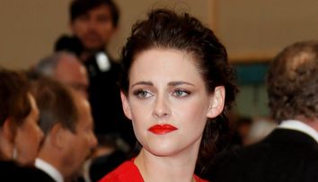 Kristen Stewart s-a tuns periuta si s-a facut blonda. Schimbare de look radicala pentru actrita