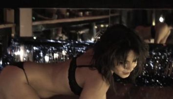 Vanessa Hudgens in scene de striptease foarte hot – FOTO&VIDEO