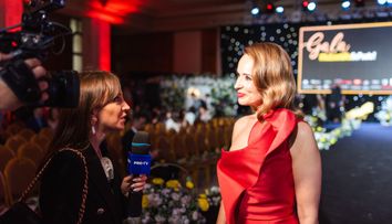 Andreea Marin și fiica ei, Violeta, au strălucit în ținute spectaculoase la gala „Nu există nu se poate”. Ce vedete din România au defilat pe scena evenimentului