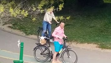 Reacția primarului Robert Negoiță, după ce a fost amendat fiindcă s-a dat cu bicicleta prin parc