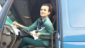 Are 22 de ani, e frumoasa foc si lucreaza ca sofer pe camion: 