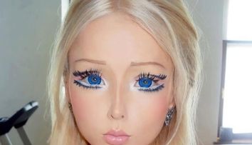 Cum arata familia Valeriei Lukyanova. Sora ei, o bruneta atragatoare, e singura care refuza sa arate ca o papusa Barbie: FOTO
