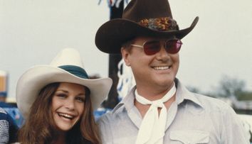 V-o amintiți pe sora malefică a lui Sue Ellen din ”Dallas”, cea care l-a împușcat pe JR? Cum arată, la 66 de ani, actrița Mary Crosby