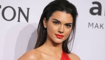 Are doar 19 ani, dar este pe lista celor mai bine platite modele din lume: cum a pozat Kendall Jenner pentru Vogue