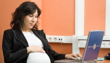 A dat examenul de diploma si a nascut in aceeasi zi, la doua ore diferenta! Afla povestea ei