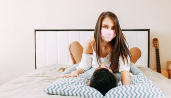 Ce trebuie să faci în timpul relațiilor intime ca să eviți contaminarea cu coronavirus. Recomandările experților